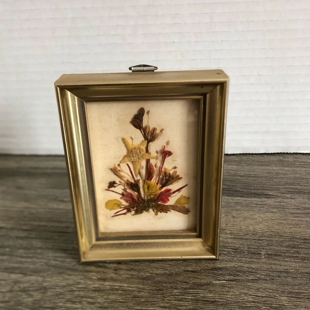 Vtg Pressed Floral Art in Gold Frame - Picture 2 of 12